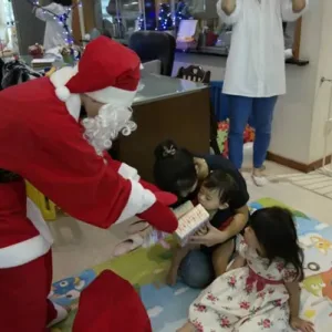 어린이들을 위한 산타할아버지의 깜짝 방문(12/24 목, 저녁)