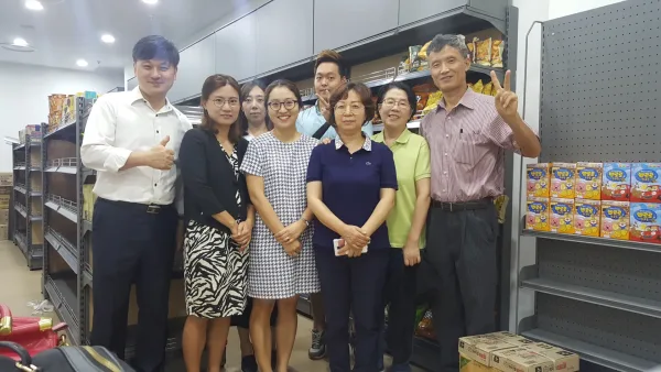 Lee mart 탐피니스몰점 개업 전 예배